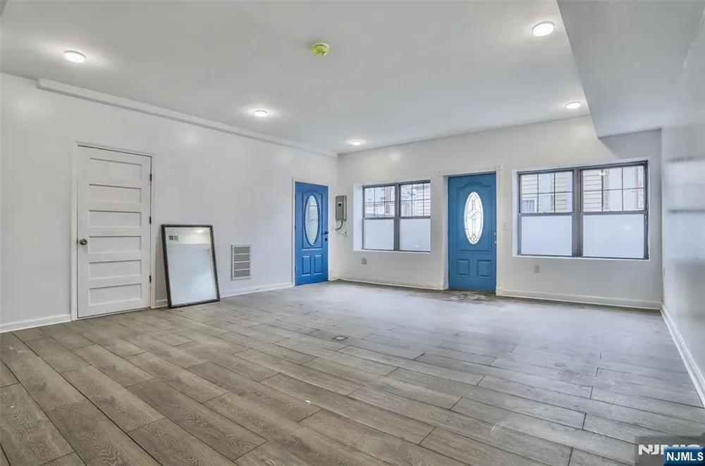 9017 Riverside Place North Bergen, NJ 07047