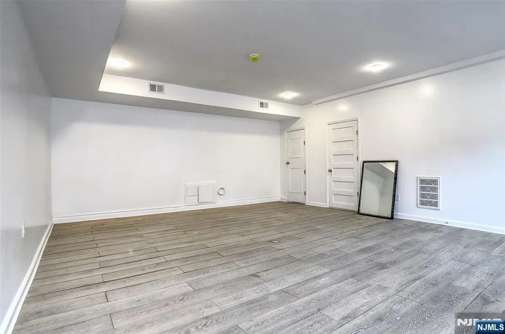 9017 Riverside Place North Bergen, NJ 07047