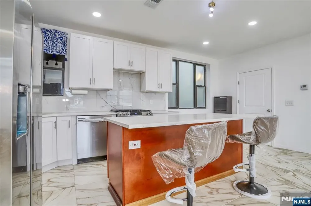 9017 Riverside Place North Bergen, NJ 07047