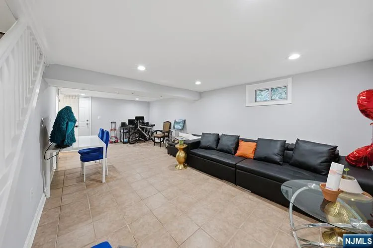 501 2nd Avenue Roselle, NJ 07203