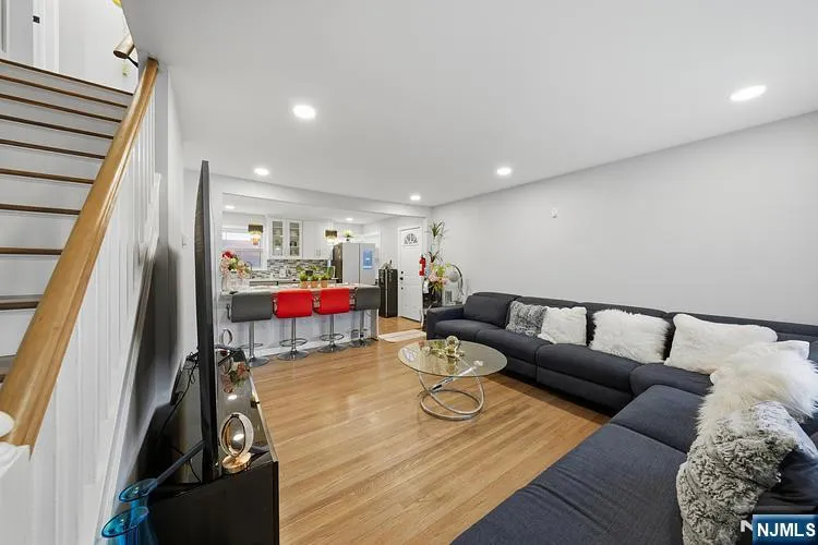 501 2nd Avenue Roselle, NJ 07203