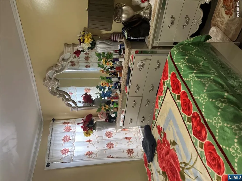 21 Lake Street East Orange, NJ 07017