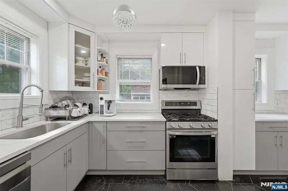 285 Hudson Avenue Englewood, NJ 07631