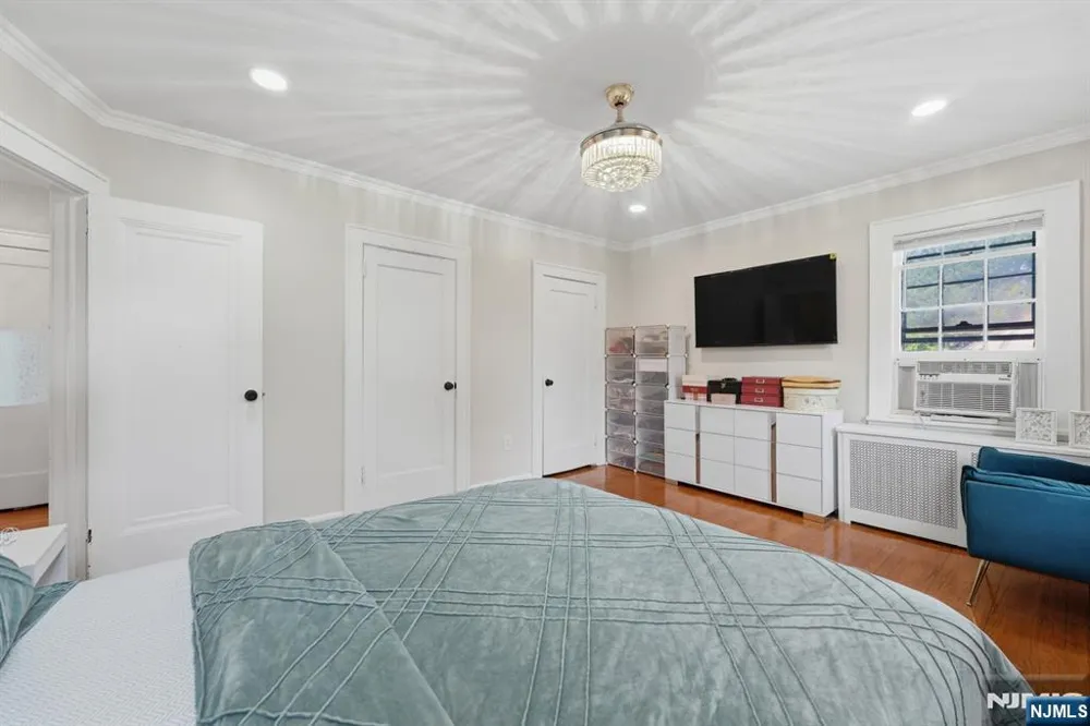285 Hudson Avenue Englewood, NJ 07631