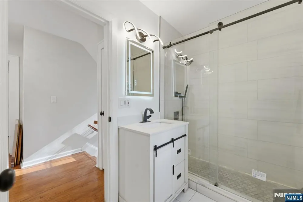 285 Hudson Avenue Englewood, NJ 07631