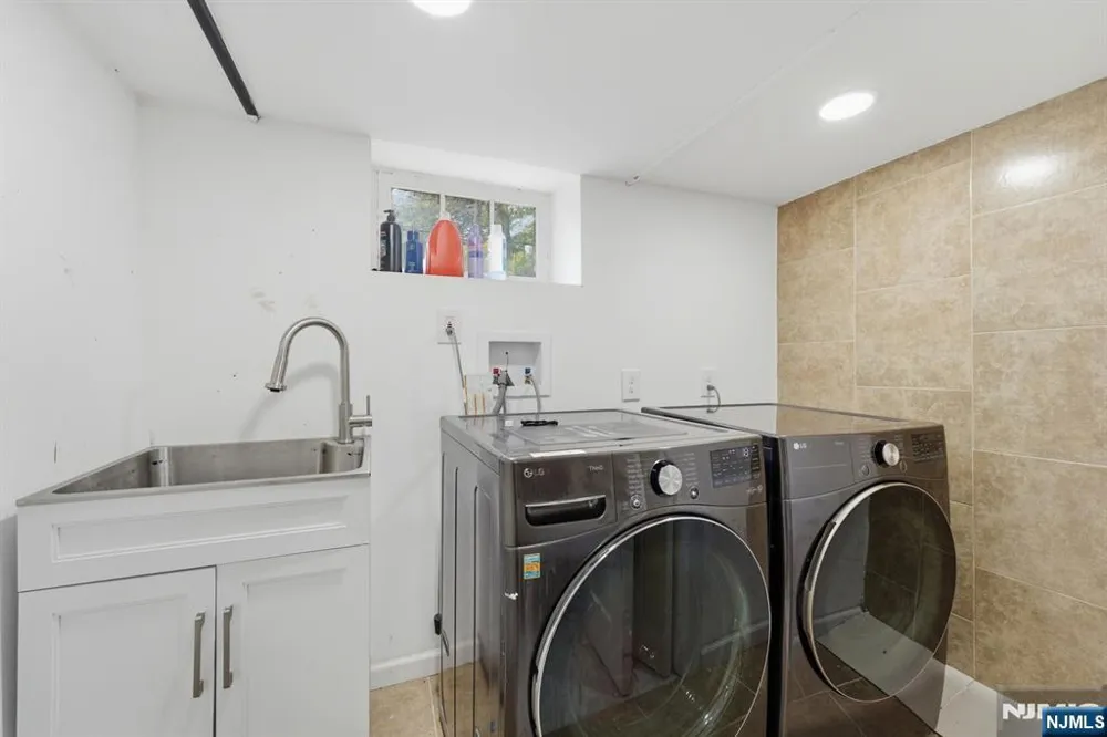285 Hudson Avenue Englewood, NJ 07631