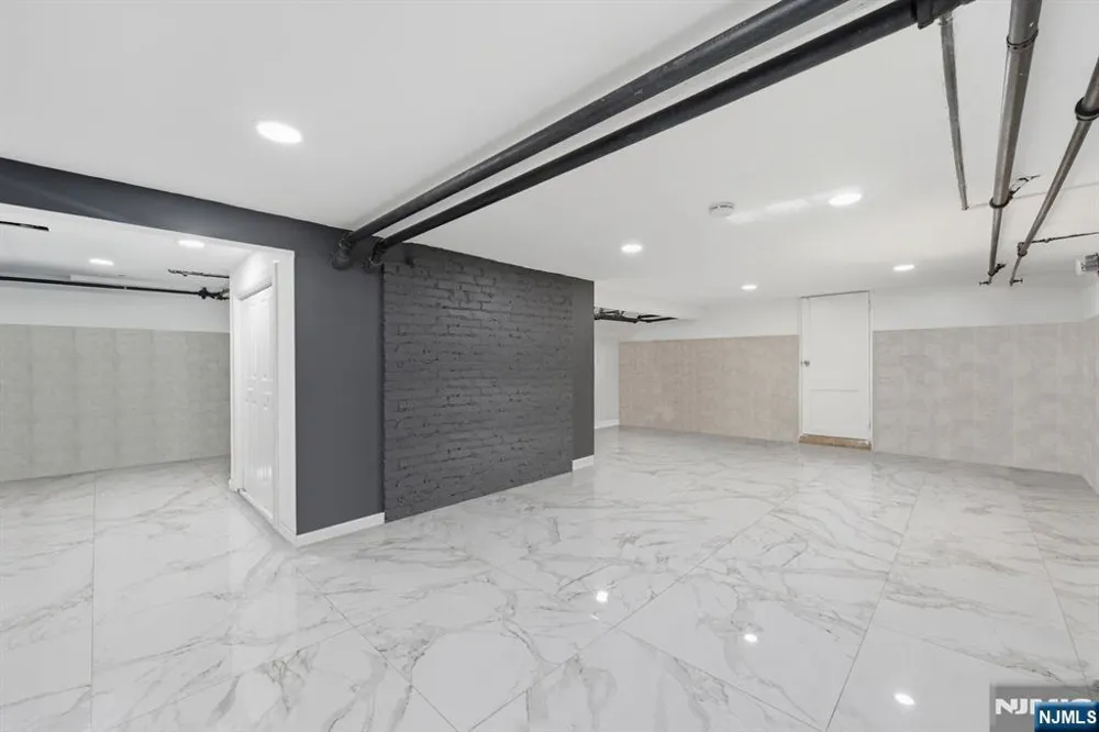 285 Hudson Avenue Englewood, NJ 07631
