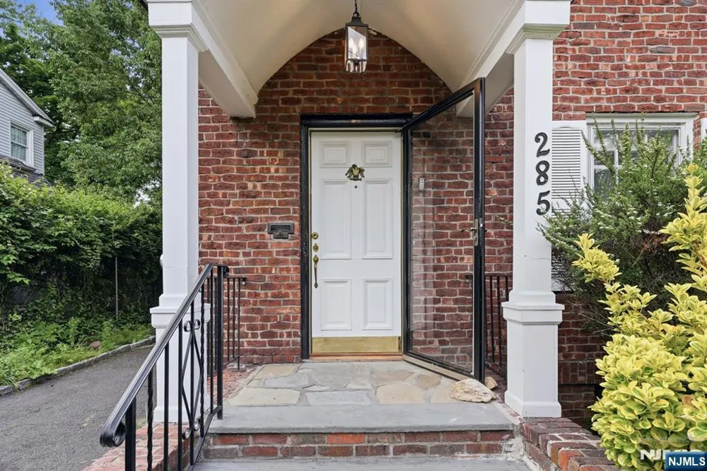 285 Hudson Avenue Englewood, NJ 07631