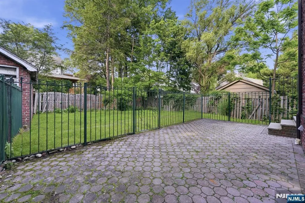285 Hudson Avenue Englewood, NJ 07631