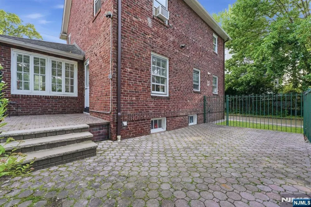285 Hudson Avenue Englewood, NJ 07631