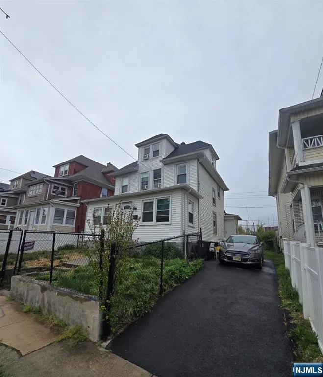 9 White Terrace Newark, NJ 07108