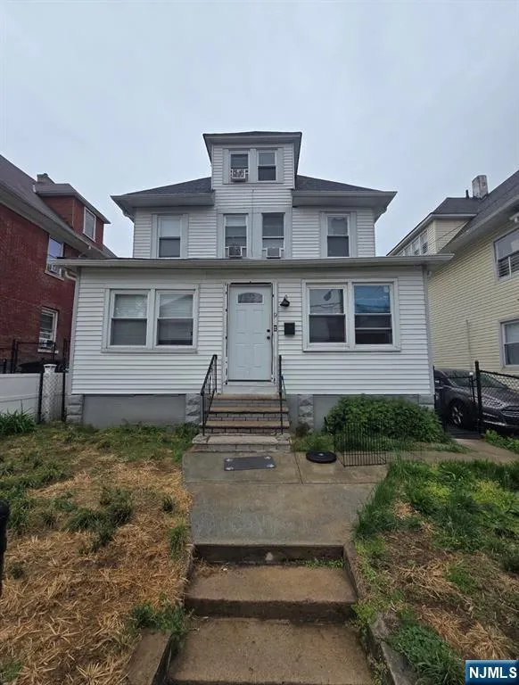 9 White Terrace Newark, NJ 07108
