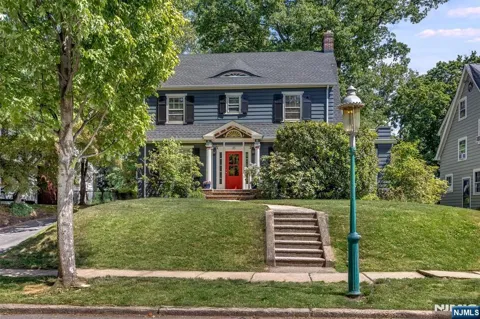 85 Hawthorne Avenue