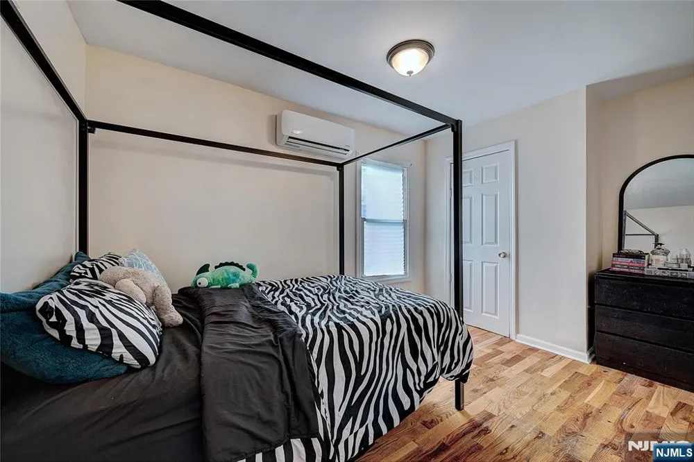 64 Norwood Street Newark, NJ 07106