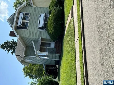 1 Woodside Avenue