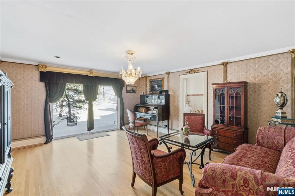 12 E Saddle River Road Saddle River, NJ 07458