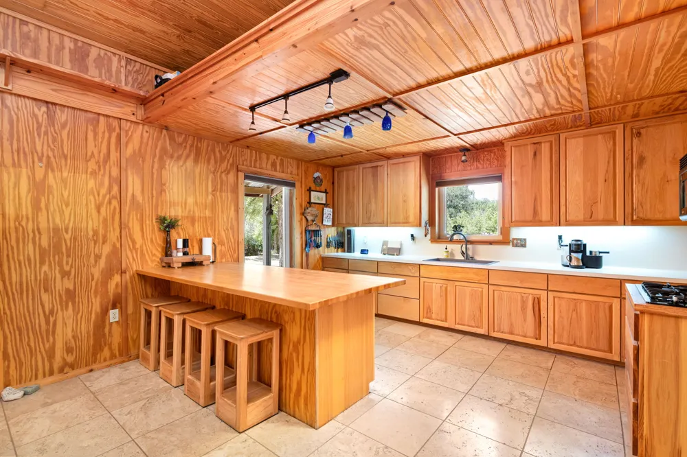 5775 County Road 200 Liberty Hill, TX 78642