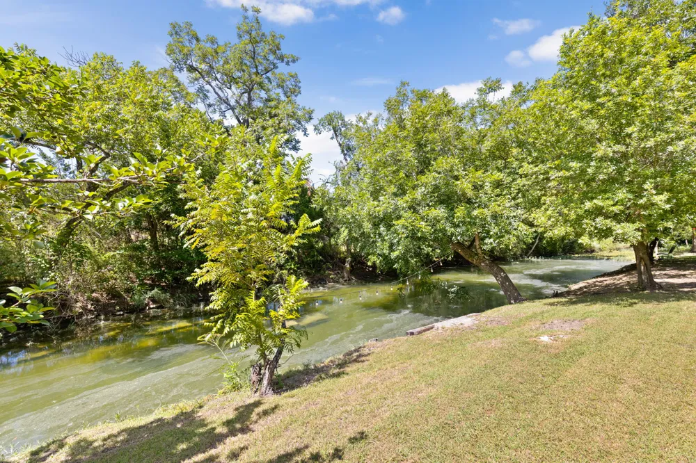 5775 County Road 200 Liberty Hill, TX 78642