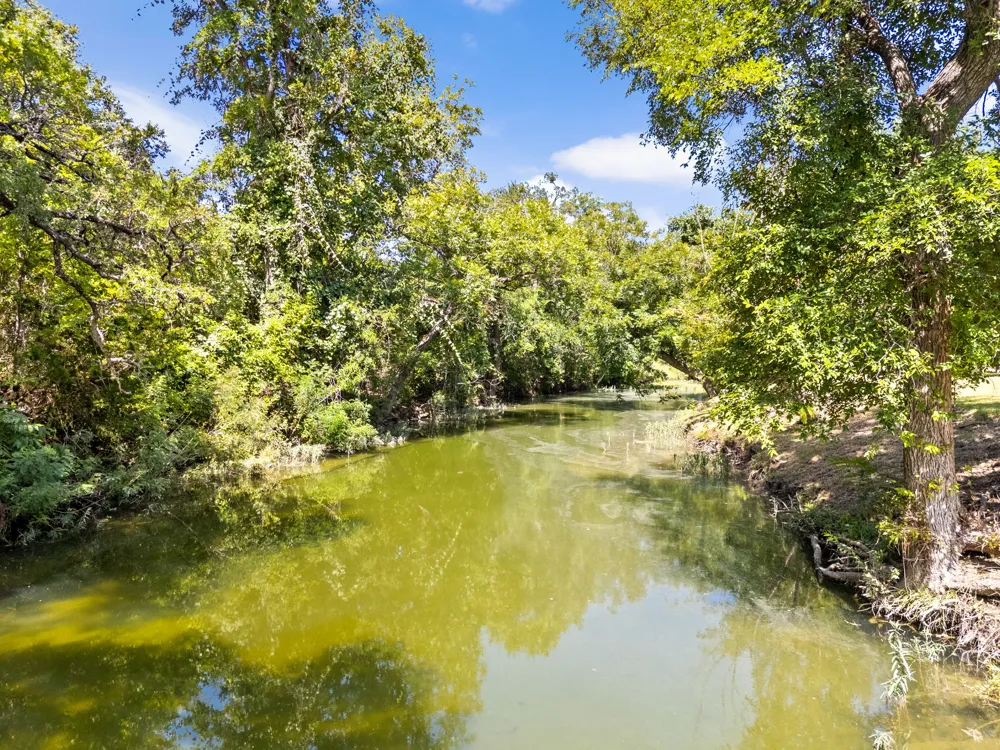 5775 County Road 200 Liberty Hill, TX 78642
