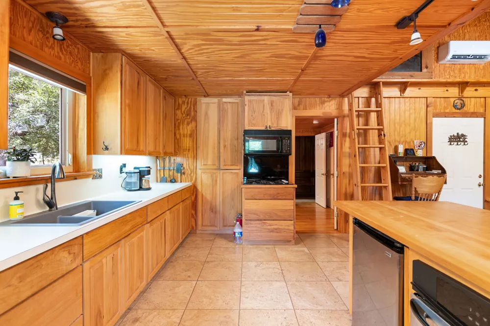 5775 County Road 200 Liberty Hill, TX 78642