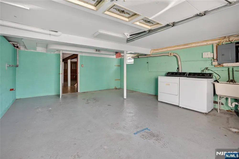 1089 23rd Street Paterson, NJ 07513