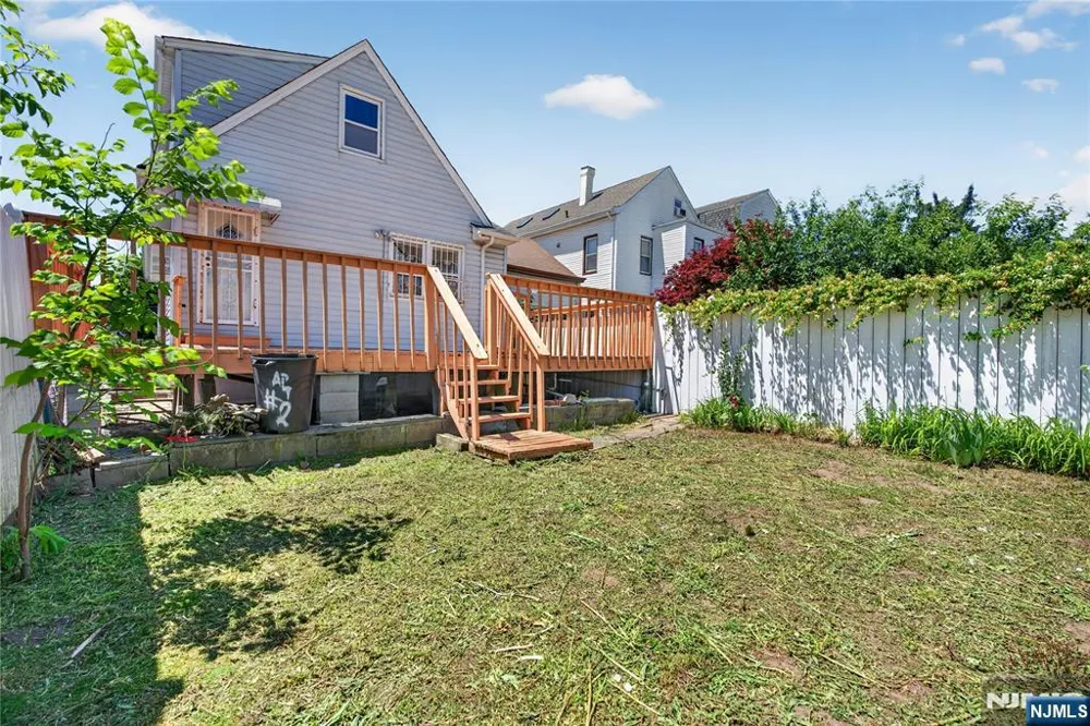 1089 23rd Street Paterson, NJ 07513