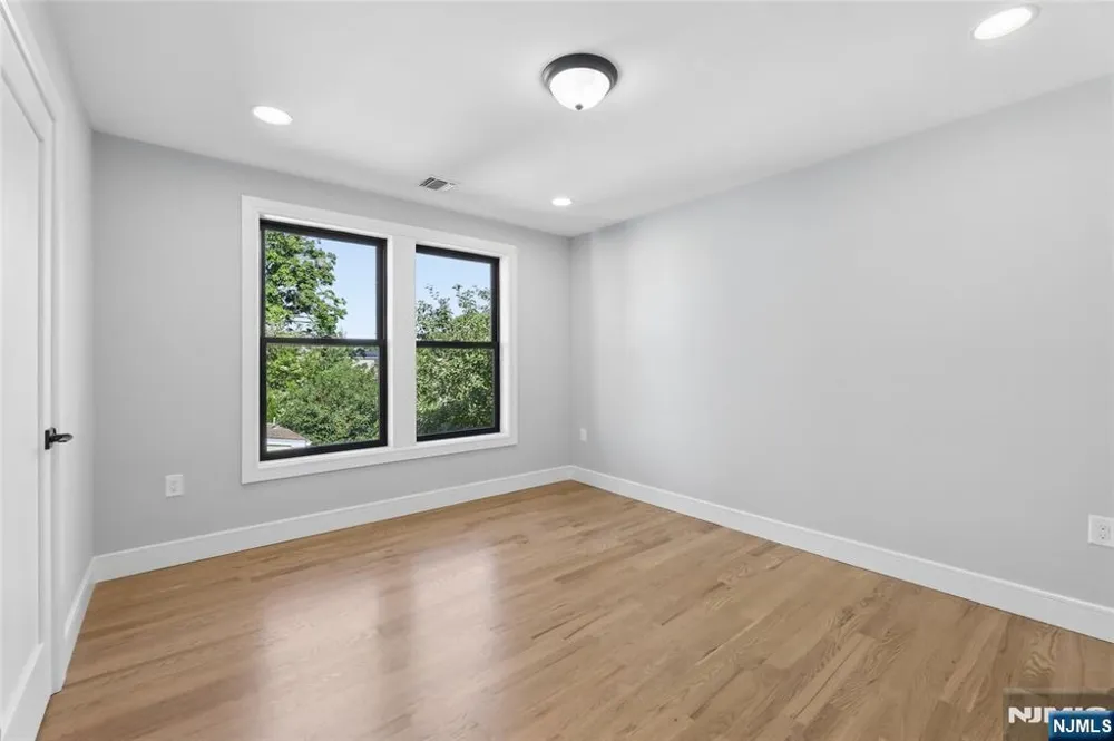 9 Cole Street Bergenfield, NJ 07621