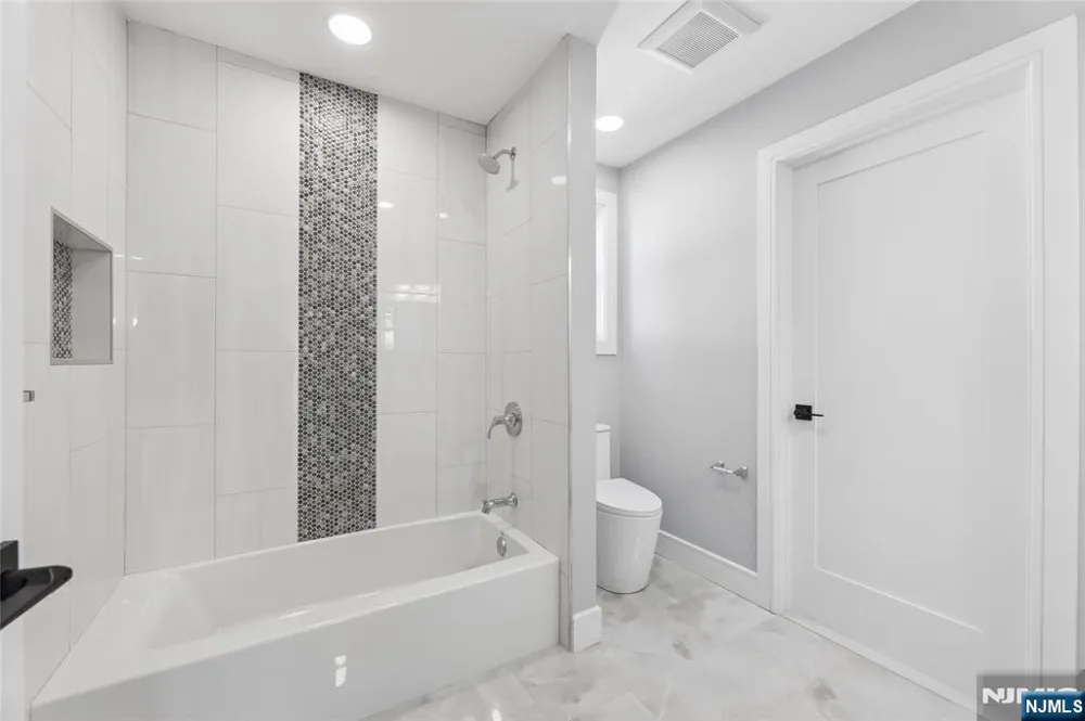9 Cole Street Bergenfield, NJ 07621