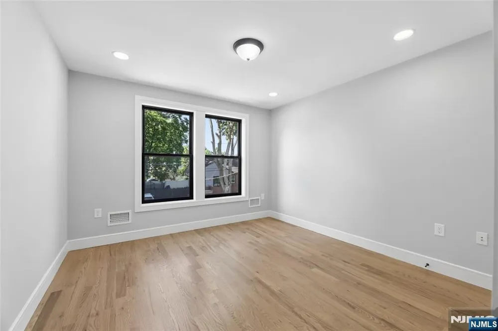 9 Cole Street Bergenfield, NJ 07621