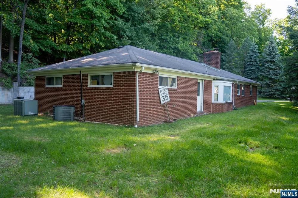 45 Peters Lane North Haledon, NJ 07508