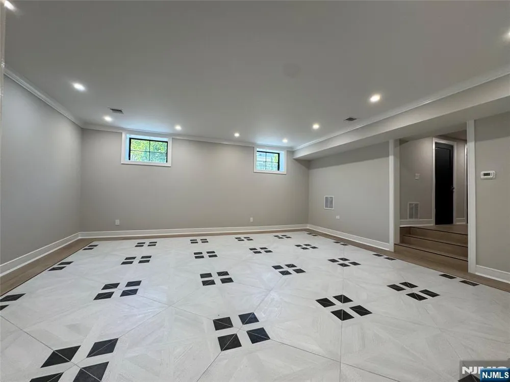 671 Delaware Avenue Ridgewood, NJ 07450