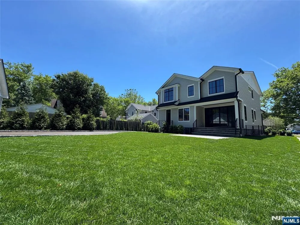 671 Delaware Avenue Ridgewood, NJ 07450