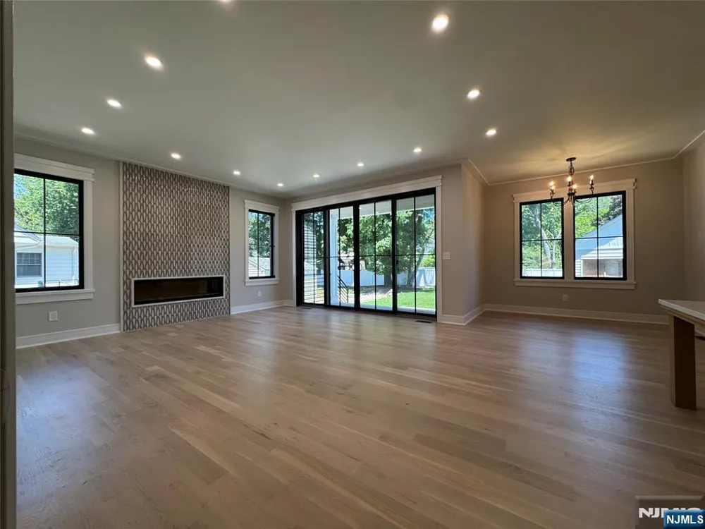671 Delaware Avenue Ridgewood, NJ 07450