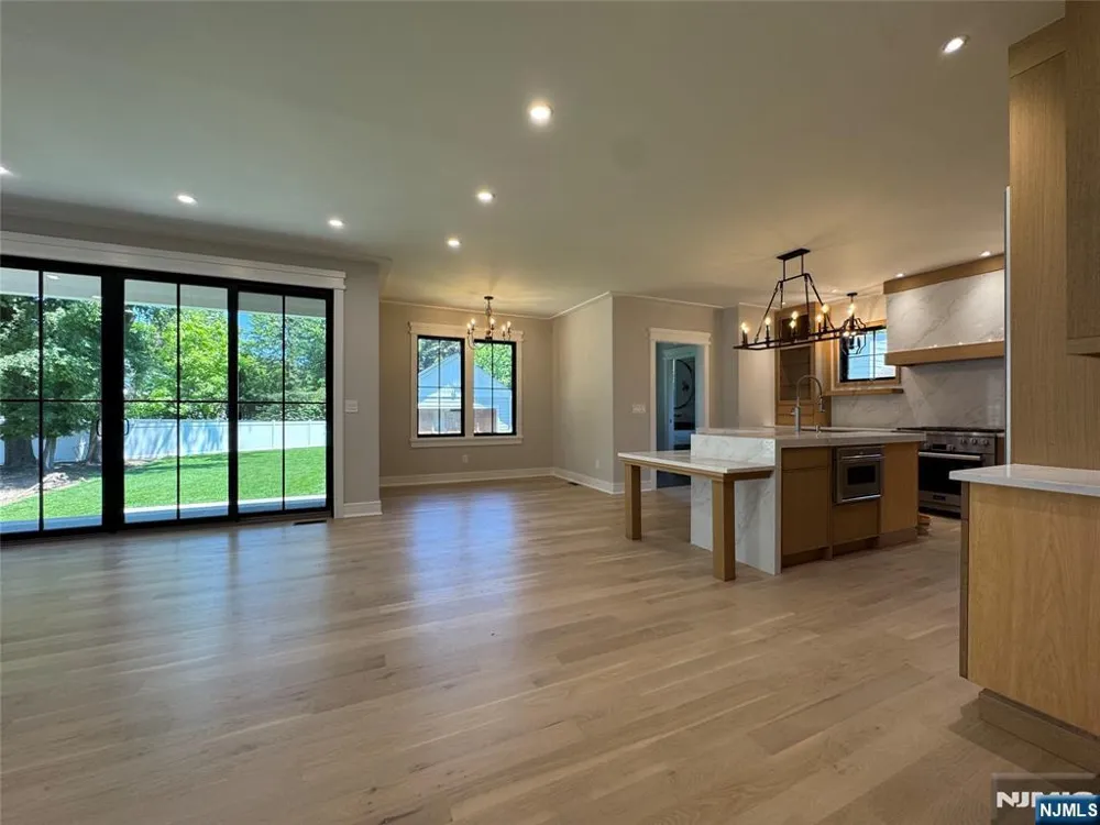 671 Delaware Avenue Ridgewood, NJ 07450