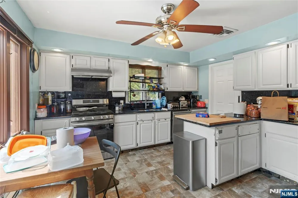 10 Allendale Road Saddle River, NJ 07458