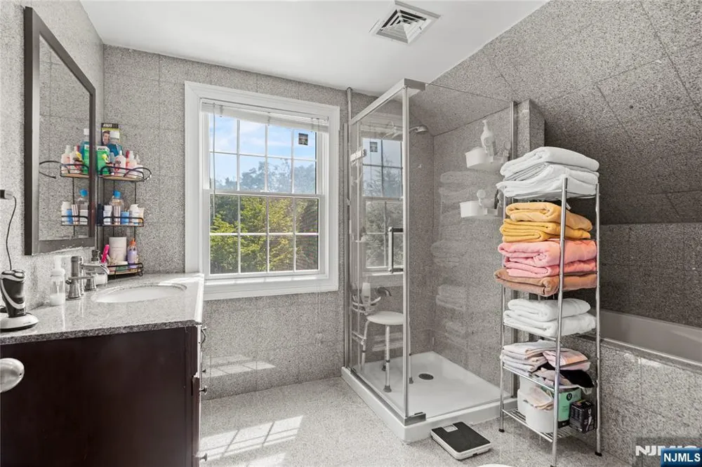 10 Allendale Road Saddle River, NJ 07458