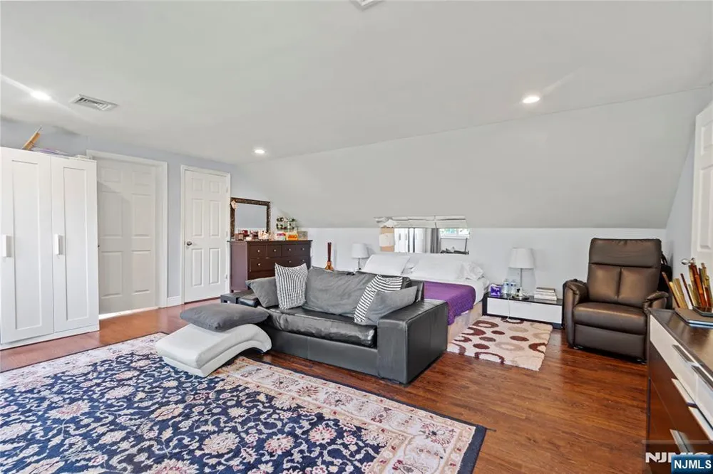 10 Allendale Road Saddle River, NJ 07458