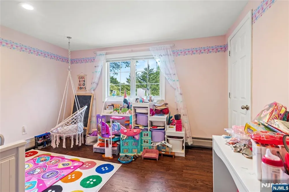 10 Allendale Road Saddle River, NJ 07458