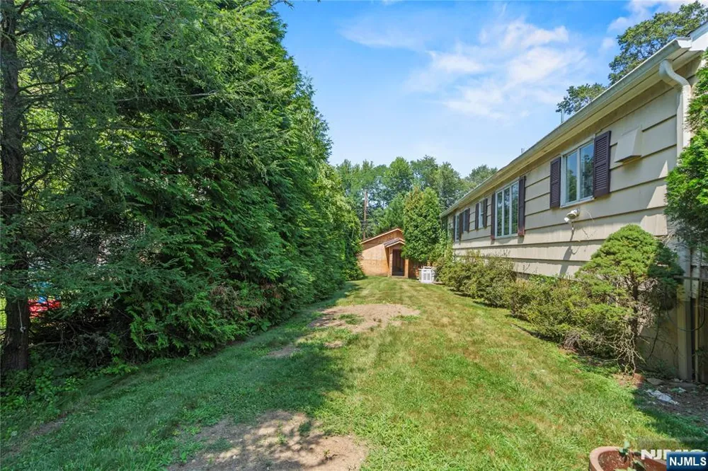 10 Allendale Road Saddle River, NJ 07458