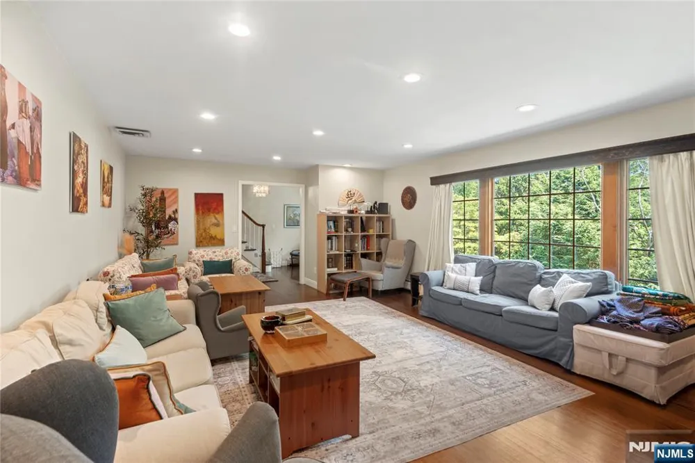 10 Allendale Road Saddle River, NJ 07458