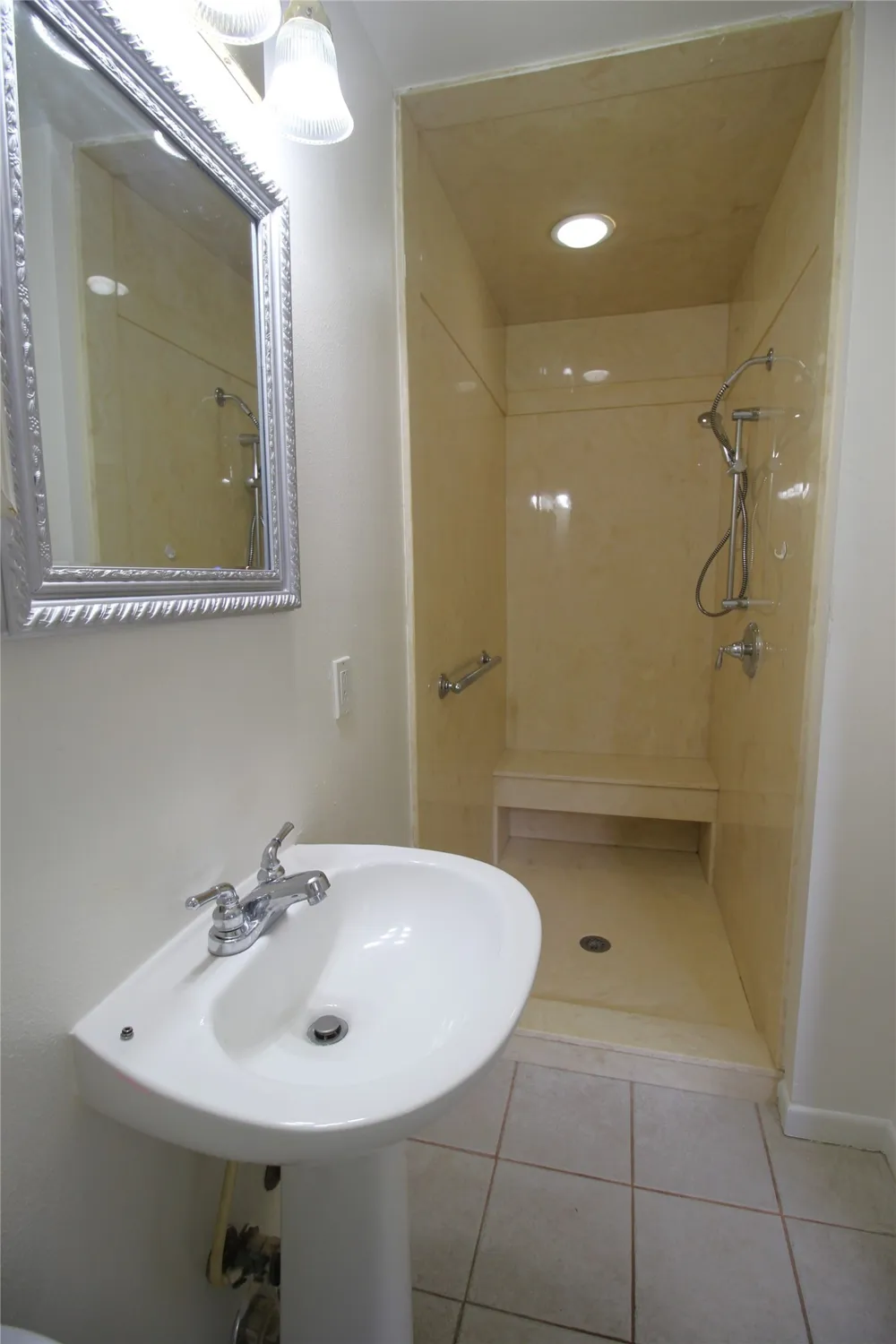 741 W Bell Street Bartlett, TX 76511