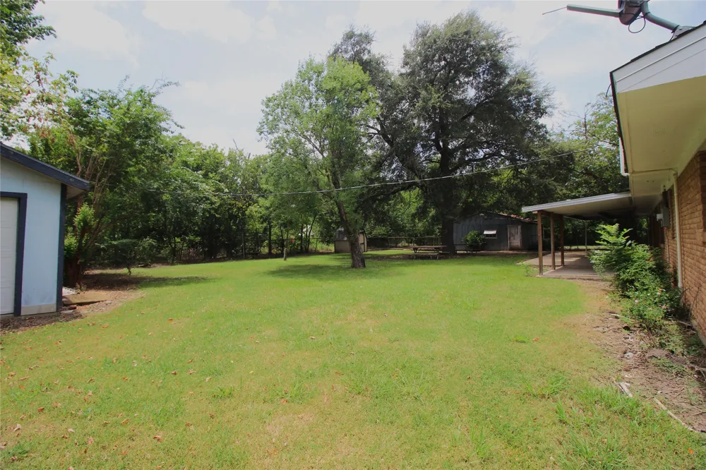 741 W Bell Street Bartlett, TX 76511