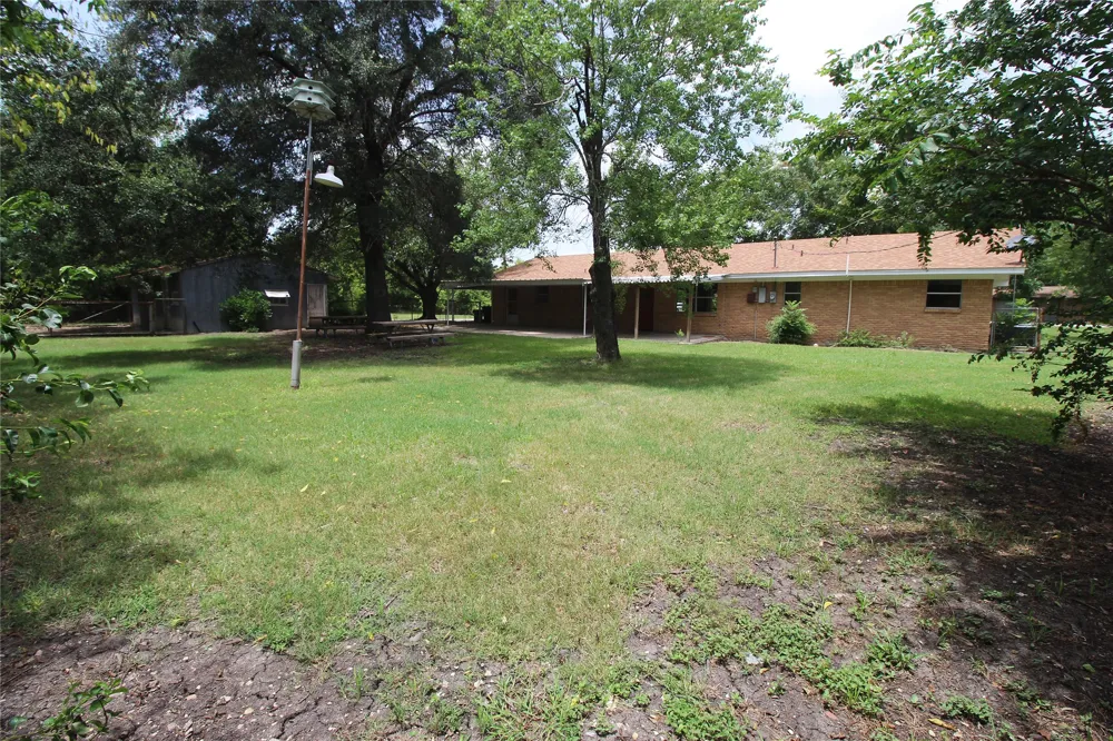 741 W Bell Street Bartlett, TX 76511