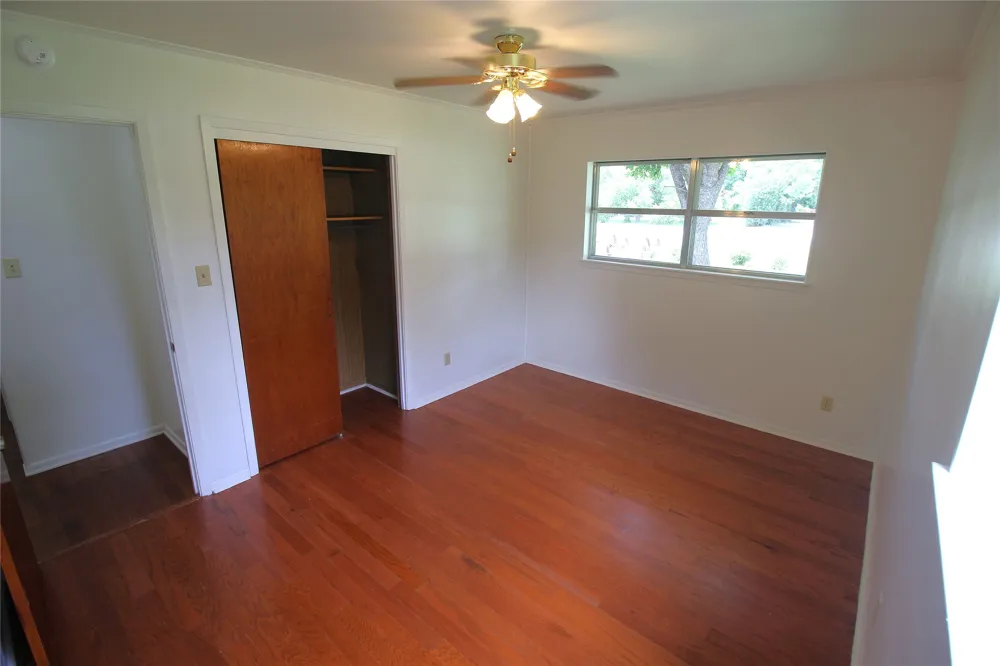 741 W Bell Street Bartlett, TX 76511