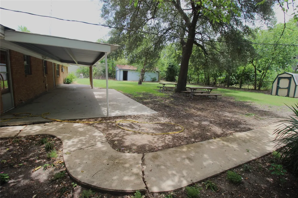 741 W Bell Street Bartlett, TX 76511