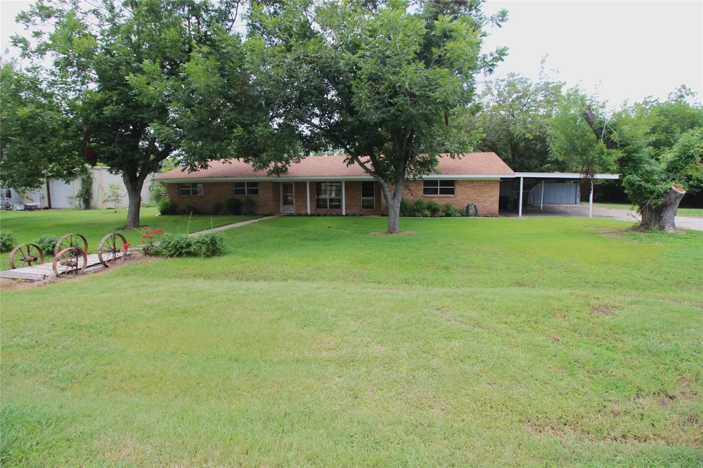 741 W Bell Street Bartlett, TX 76511