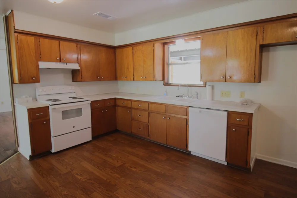 741 W Bell Street Bartlett, TX 76511