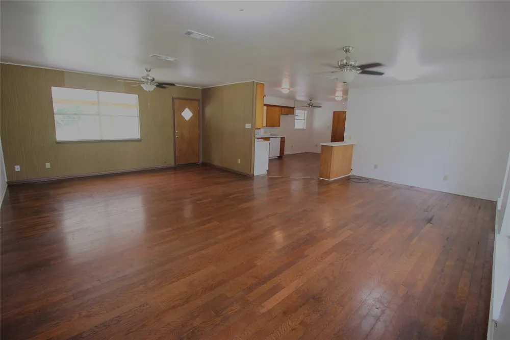 741 W Bell Street Bartlett, TX 76511