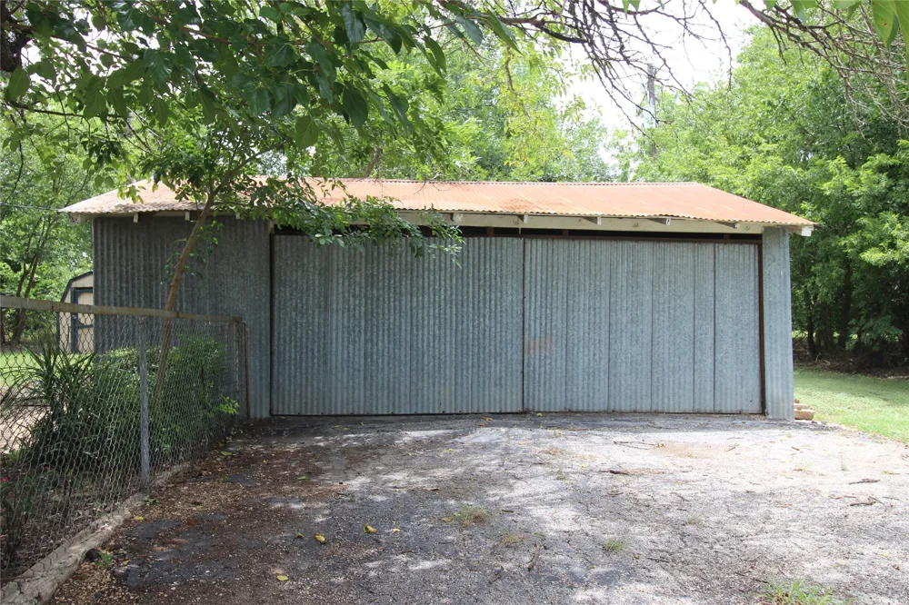 741 W Bell Street Bartlett, TX 76511