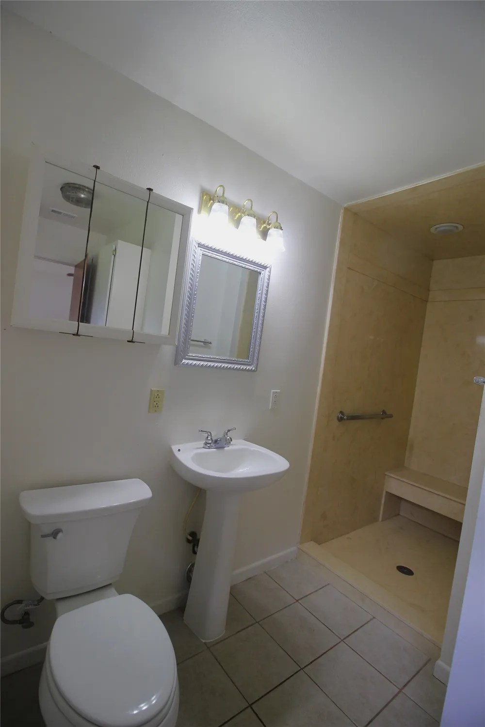 741 W Bell Street Bartlett, TX 76511